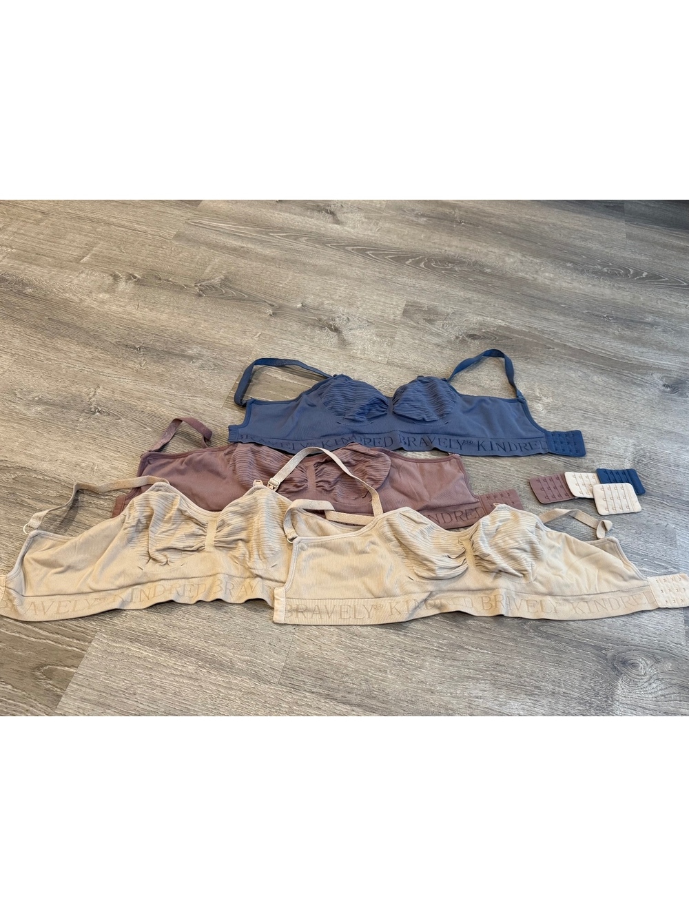 (4) Kindred Braverly Sublime Hands-Free Pumping & Nursing Bra- Regular (B-D) / M
